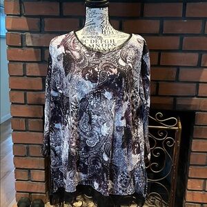 Simply Vera Vera Wang Paisly Patterned Tunic with side slits.